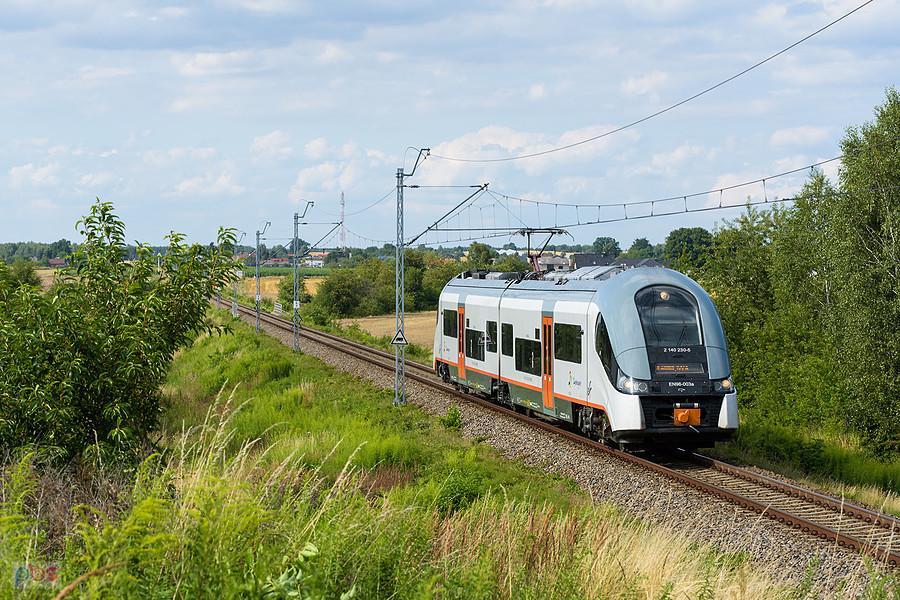 Szlak: Cykarzew - Rząsawa, linia D29-146. EN96-003 jako poc. Regio 44262/3 relacji: Chorzew Siemkowice - Częstochowa mija Lubojenkę.
