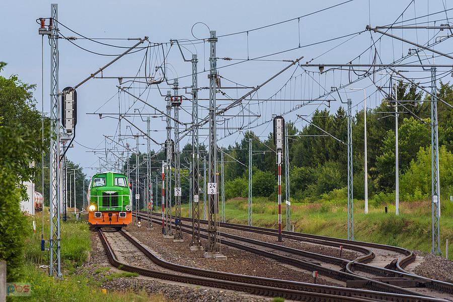 401Da-497 "Małgosia" manewruje na terenie stacji Brzeźnica nad Wartą, linia D29-146.