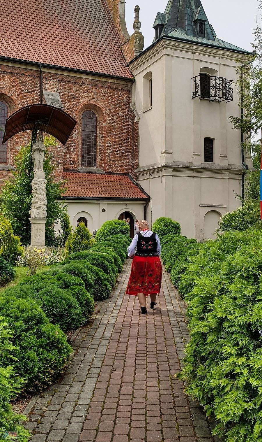 Korczynianka w stroju ludowym