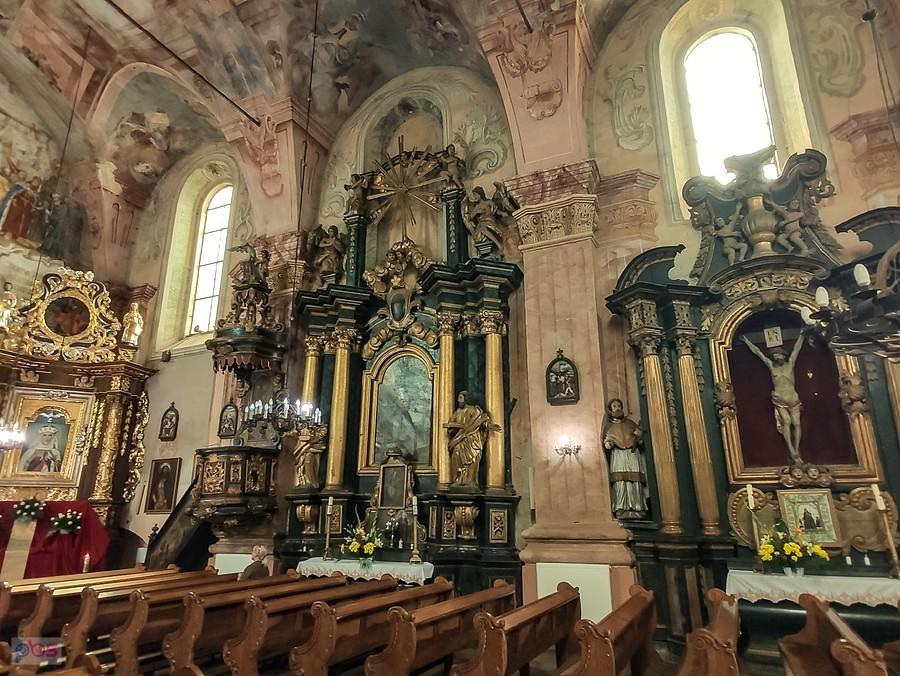 Boczne ołtarze płd. strony kościoła św. Stanisława