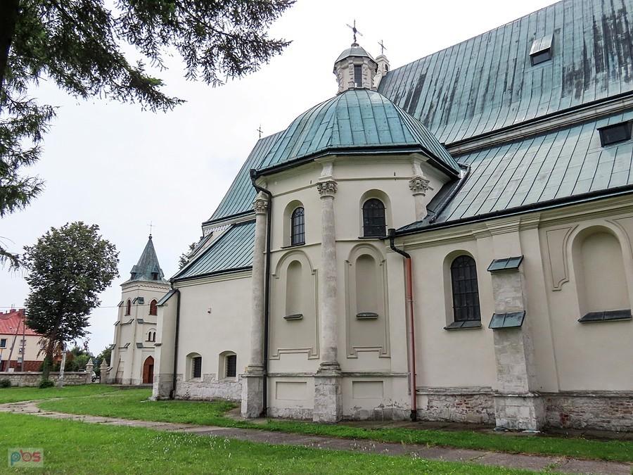 Nowy Korczyn - płn. strona kościoła z kaplicą boczną