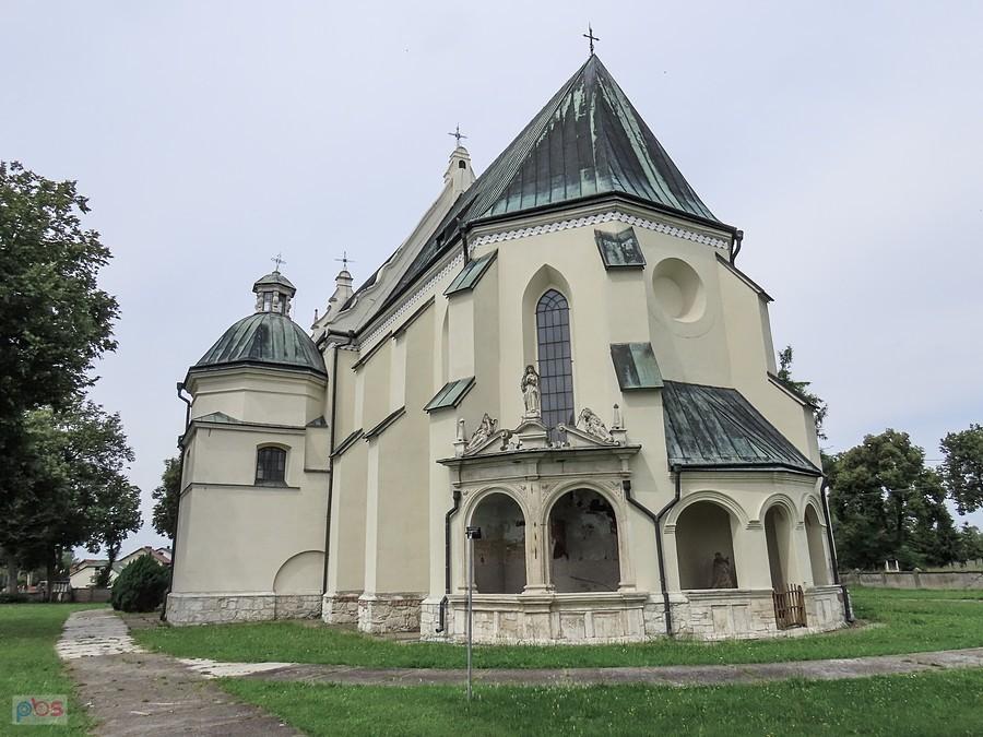 Nowy Korczyn - kościół Świętej Trójcy od strony prezbiterium
