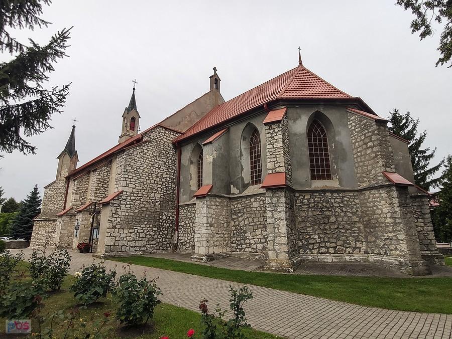 Kościół w Piasku Wielkim od strony prezbiterium