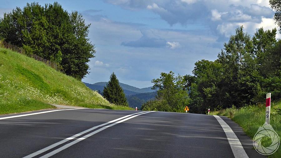 hopka wjazdu w Bieszczady za Załużem