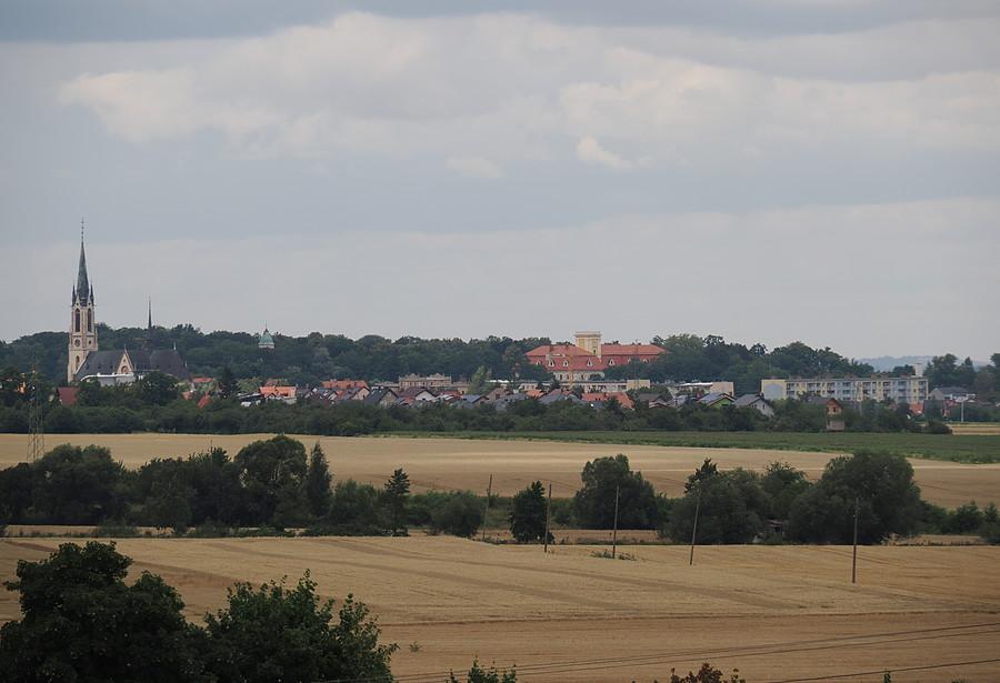 Widok spod Jeziora Bielawskiego na Pieszyce