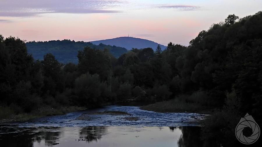 poranek nad Koszarawą i ze Skrzycznem w tle