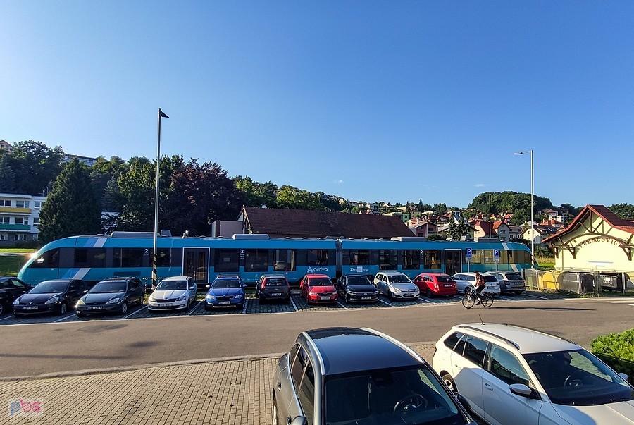 Sącząc piwko w knajpie miałem widok na stację kolejową