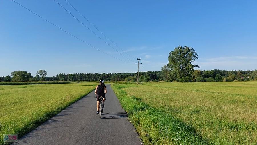 Droga przez dolinę Neru, koło Małynia