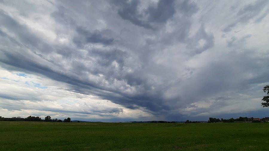 Dziwne rzeczy na niebie.
