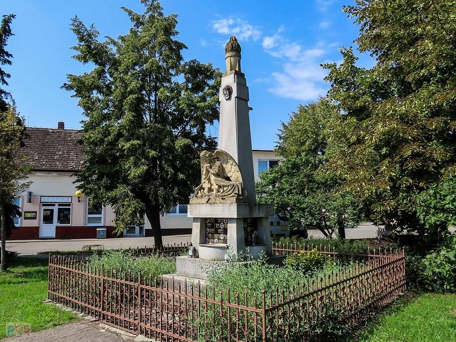 Pomnik w Boršicach