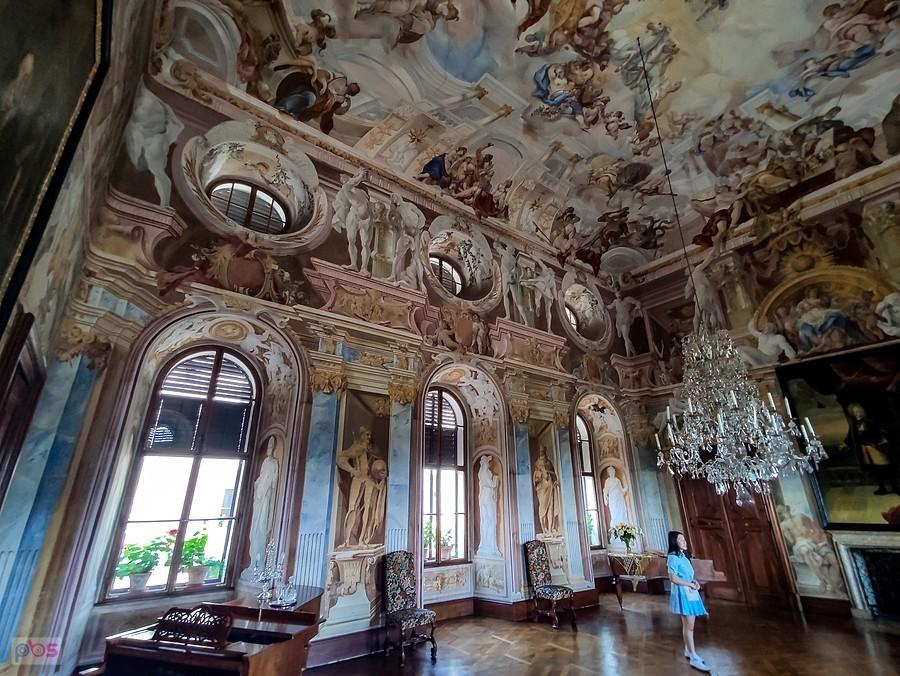 Sala balowa na zamku w Miloticach