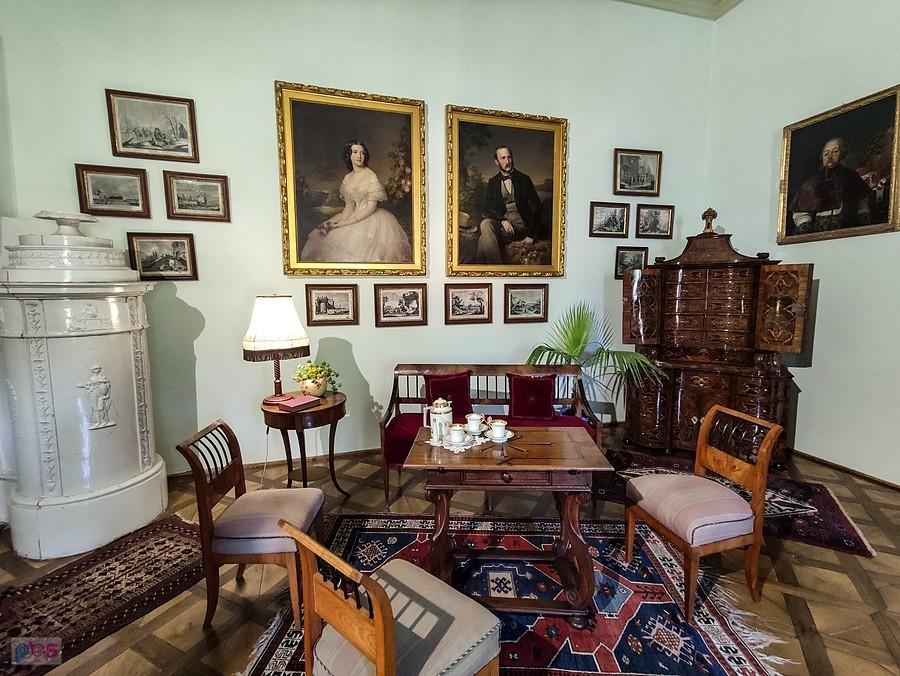 Milotice - sala portretowa