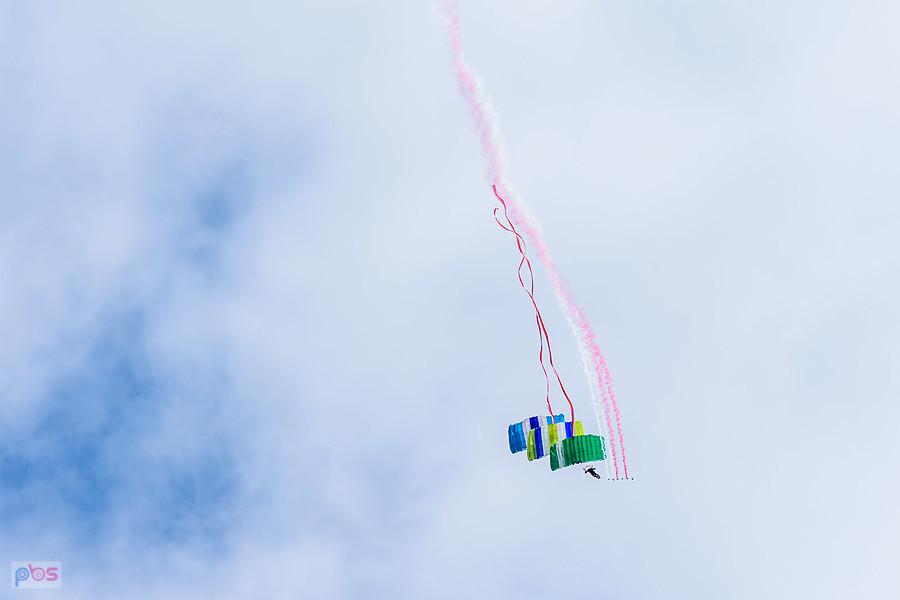 Spadochroniarze z grupy Sky Magic - AirShow Rudniki 2025.
