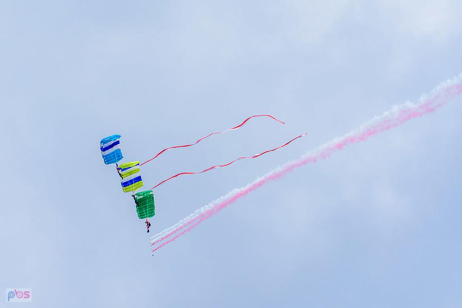 Spadochroniarze z grupy Sky Magic - AirShow Rudniki 2025.