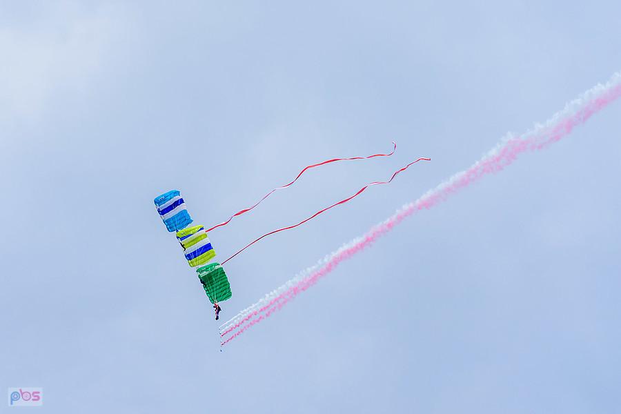 Spadochroniarze z grupy Sky Magic - AirShow Rudniki 2025.