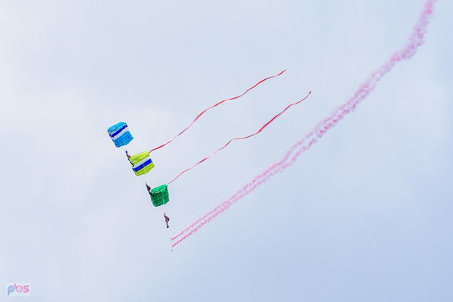 Spadochroniarze z grupy Sky Magic - AirShow Rudniki 2025.