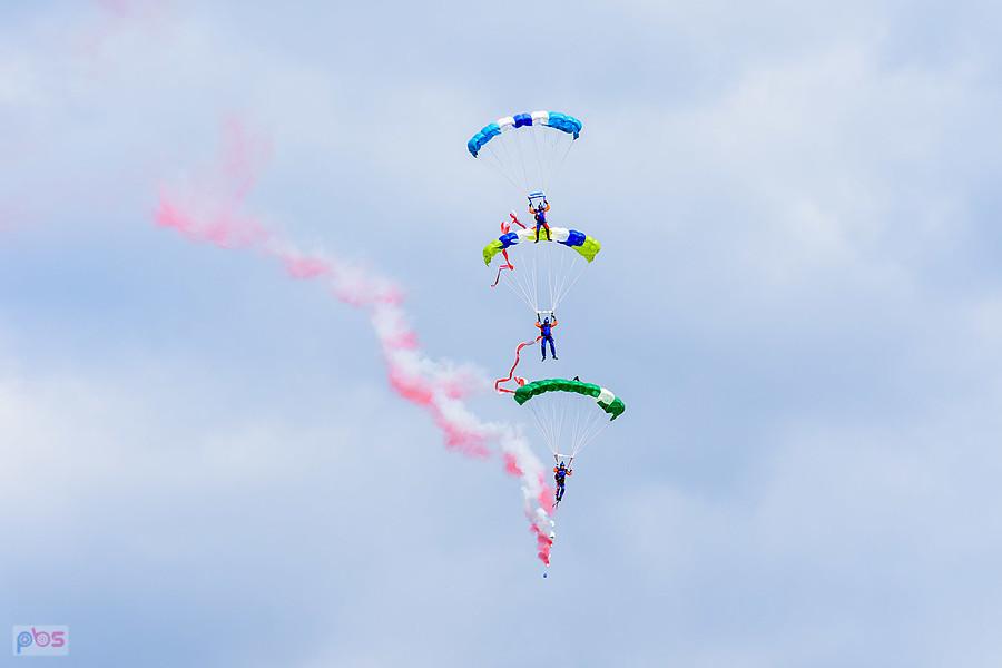 Spadochroniarze z grupy Sky Magic - AirShow Rudniki 2025.