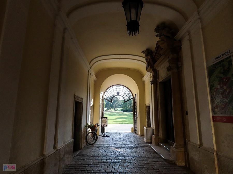 Valtice - brama prowadząca do parku