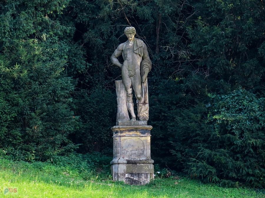Kolejny mitologiczny bóg w parku zamkowym w Valticach