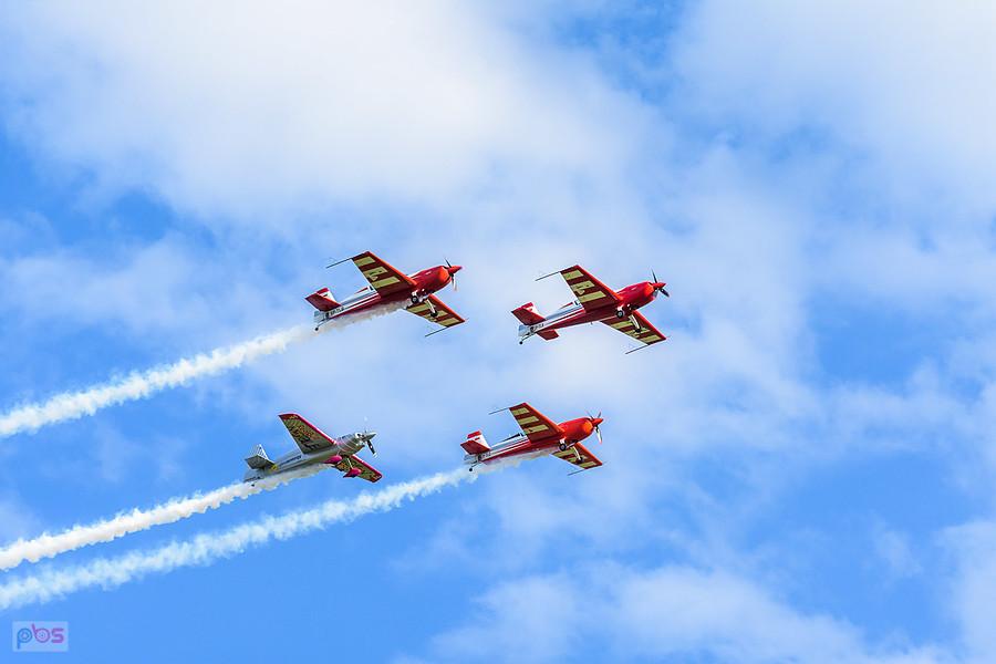 Samoloty Extra 330 LC i Zivko Edge 540 - grupa akrobacyjna Fire Birds i Łukasz Czepiela - AirShow Rudniki 2025