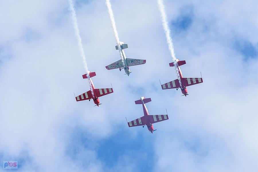 Samoloty Extra 330 LC i Zivko Edge 540 - grupa akrobacyjna Fire Birds i Łukasz Czepiela - AirShow Rudniki 2025