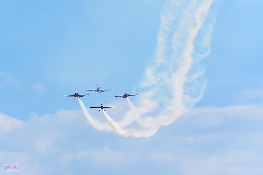 Samoloty Extra 330 LC i Zivko Edge 540 - grupa akrobacyjna Fire Birds i Łukasz Czepiela - AirShow Rudniki 2025