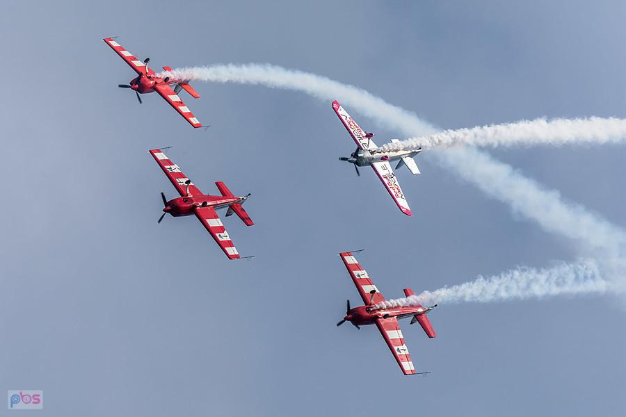 Samoloty Extra 330 LC i Zivko Edge 540 - grupa akrobacyjna Fire Birds i Łukasz Czepiela - AirShow Rudniki 2025