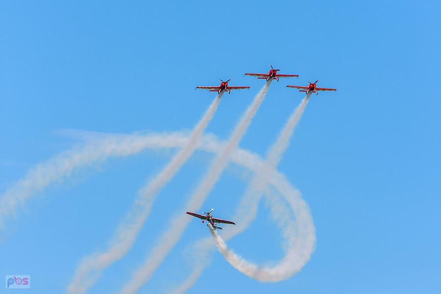 Samoloty Extra 330 LC i Zivko Edge 540 - grupa akrobacyjna Fire Birds i Łukasz Czepiela - AirShow Rudniki 2025