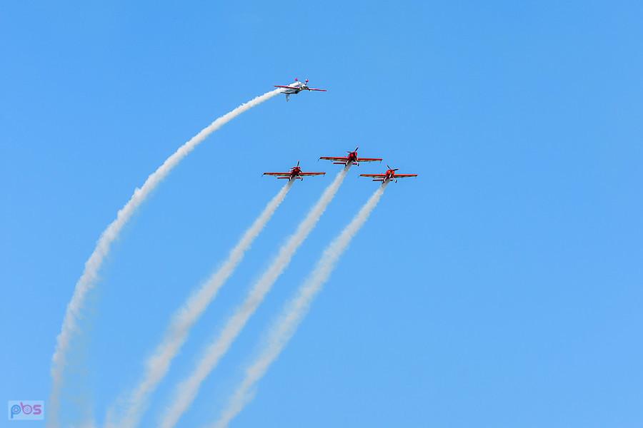 Samoloty Extra 330 LC i Zivko Edge 540 - grupa akrobacyjna Fire Birds i Łukasz Czepiela - AirShow Rudniki 2025