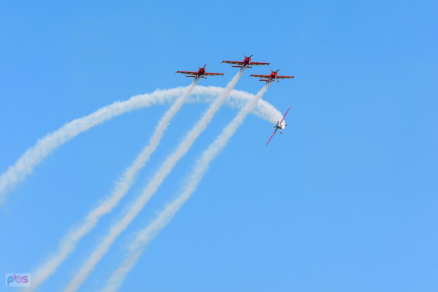Samoloty Extra 330 LC i Zivko Edge 540 - grupa akrobacyjna Fire Birds i Łukasz Czepiela - AirShow Rudniki 2025