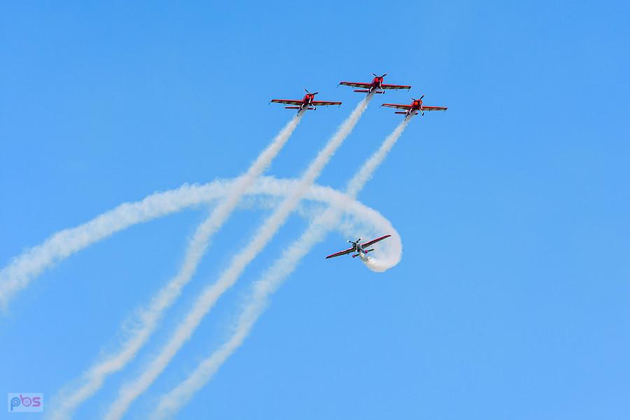 Samoloty Extra 330 LC i Zivko Edge 540 - grupa akrobacyjna Fire Birds i Łukasz Czepiela - AirShow Rudniki 2025