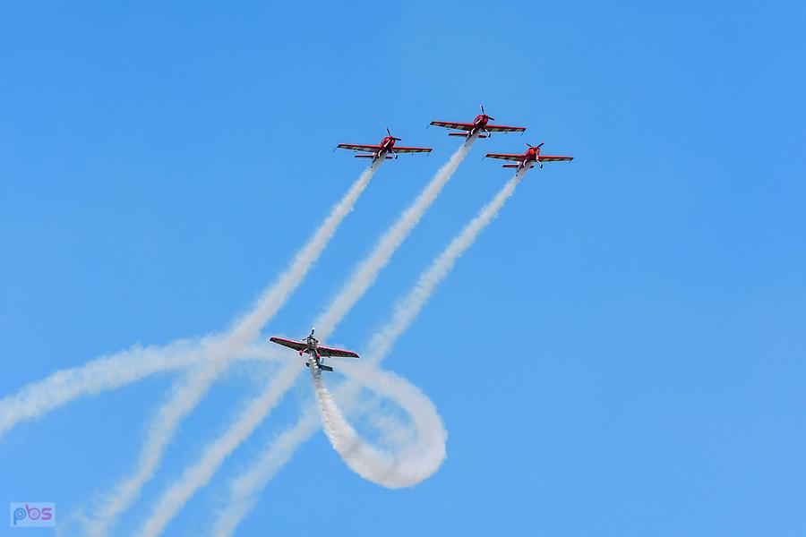 Samoloty Extra 330 LC i Zivko Edge 540 - grupa akrobacyjna Fire Birds i Łukasz Czepiela - AirShow Rudniki 2025
