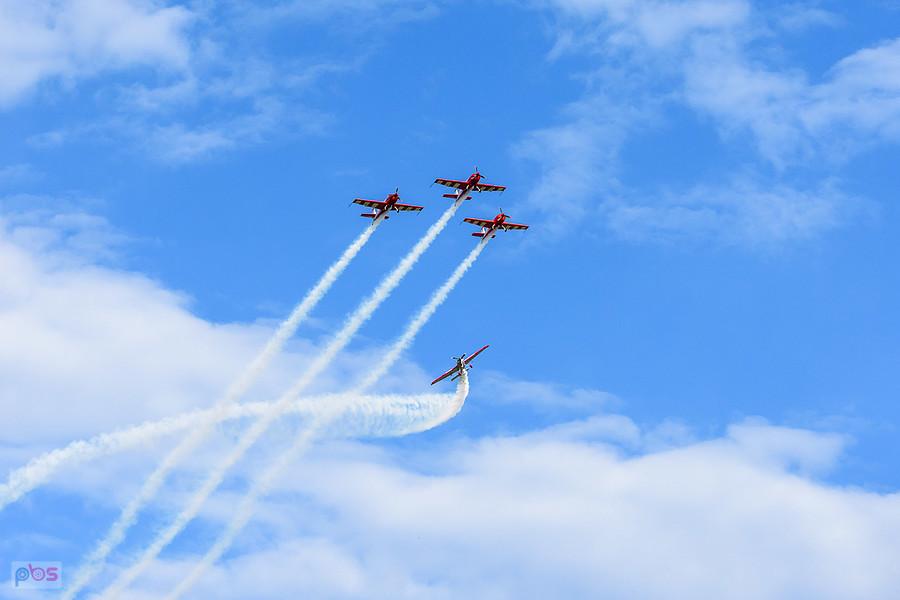 Samoloty Extra 330 LC i Zivko Edge 540 - grupa akrobacyjna Fire Birds i Łukasz Czepiela - AirShow Rudniki 2025