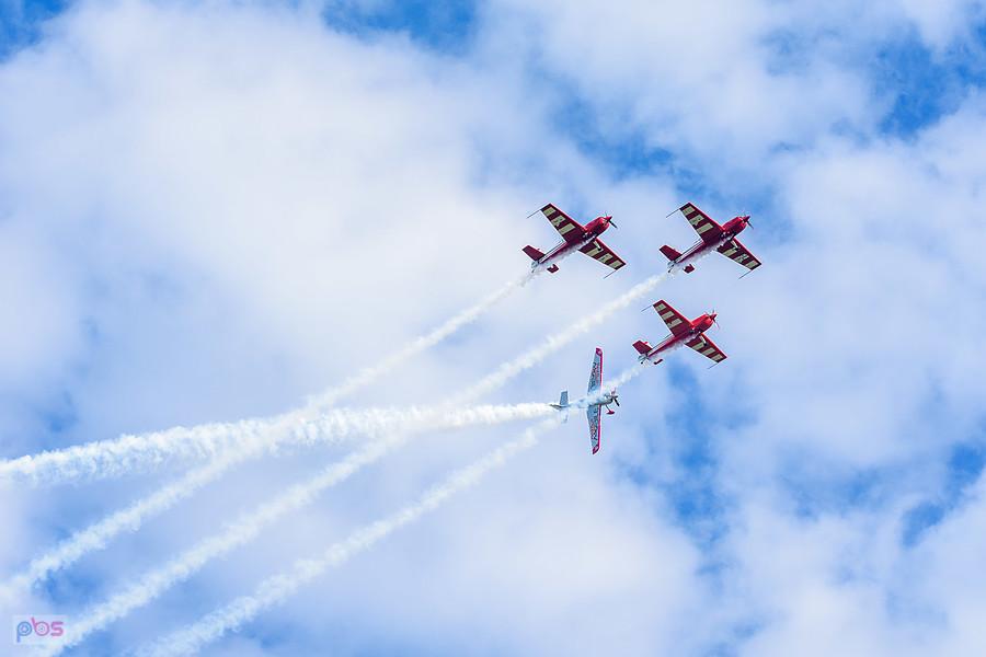 Samoloty Extra 330 LC i Zivko Edge 540 - grupa akrobacyjna Fire Birds i Łukasz Czepiela - AirShow Rudniki 2025