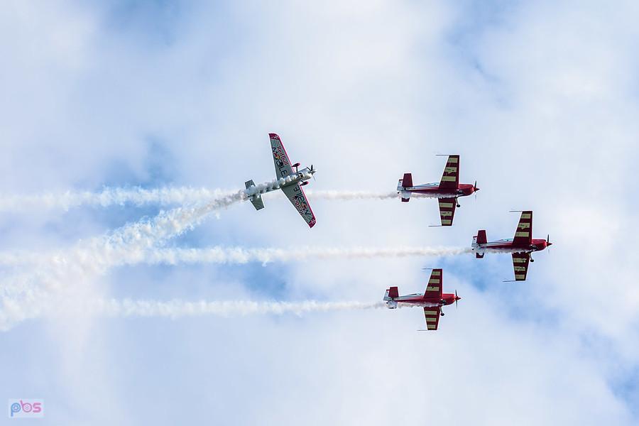 Samoloty Extra 330 LC i Zivko Edge 540 - grupa akrobacyjna Fire Birds i Łukasz Czepiela - AirShow Rudniki 2025