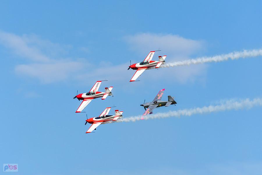 Samoloty Extra 330 LC i Zivko Edge 540 - grupa akrobacyjna Fire Birds i Łukasz Czepiela - AirShow Rudniki 2025