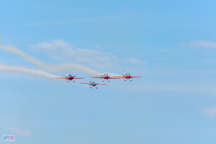 Samoloty Extra 330 LC i Zivko Edge 540 - grupa akrobacyjna Fire Birds i Łukasz Czepiela - AirShow Rudniki 2025