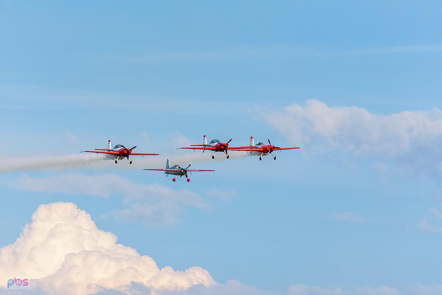 Samoloty Extra 330 LC i Zivko Edge 540 - grupa akrobacyjna Fire Birds i Łukasz Czepiela - AirShow Rudniki 2025