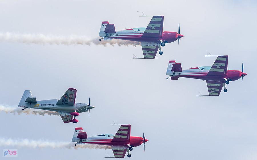 Samoloty Extra 330 LC i Zivko Edge 540 - grupa akrobacyjna Fire Birds i Łukasz Czepiela - AirShow Rudniki 2025