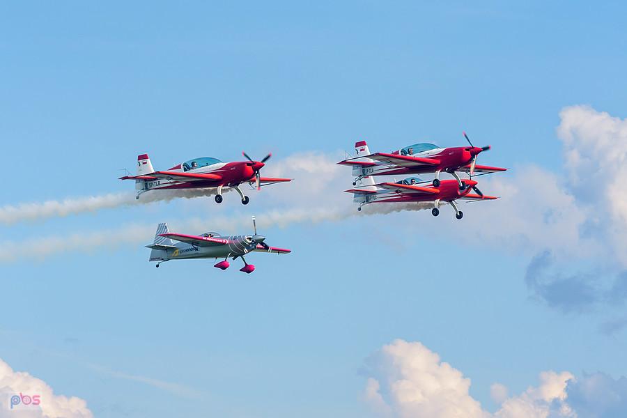 Samoloty Extra 330 LC i Zivko Edge 540 - grupa akrobacyjna Fire Birds i Łukasz Czepiela - AirShow Rudniki 2025
