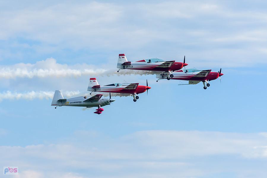 Samoloty Extra 330 LC i Zivko Edge 540 - grupa akrobacyjna Fire Birds i Łukasz Czepiela - AirShow Rudniki 2025