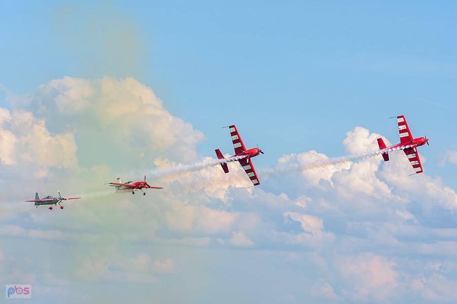 Samoloty Extra 330 LC i Zivko Edge 540 - grupa akrobacyjna Fire Birds i Łukasz Czepiela - AirShow Rudniki 2025