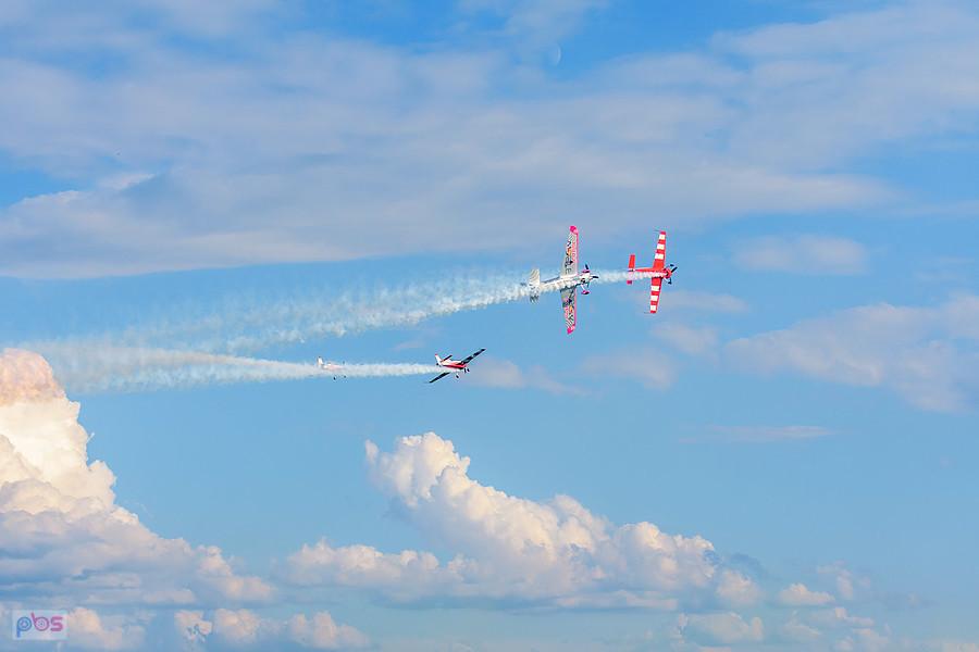 Samoloty Extra 330 LC i Zivko Edge 540 - grupa akrobacyjna Fire Birds i Łukasz Czepiela - AirShow Rudniki 2025