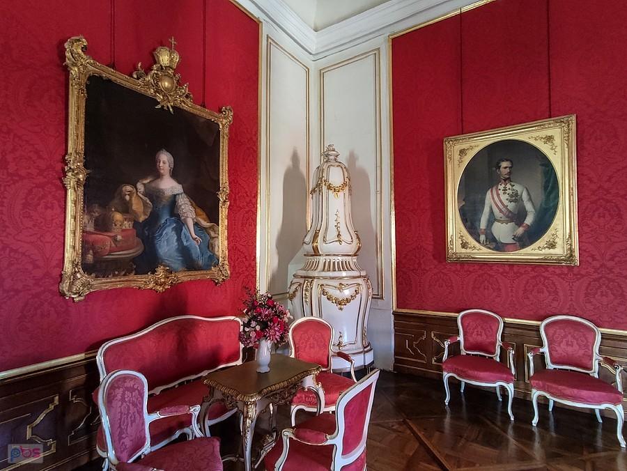 Valtice - salon cesarski z obrazami Marii Teresy i cesarza Franciszka Józefa I