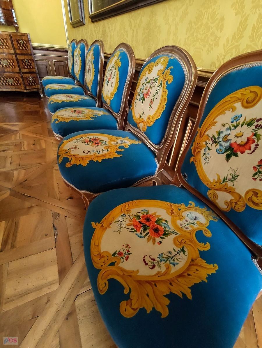 Fotele w saloniku rozrywek