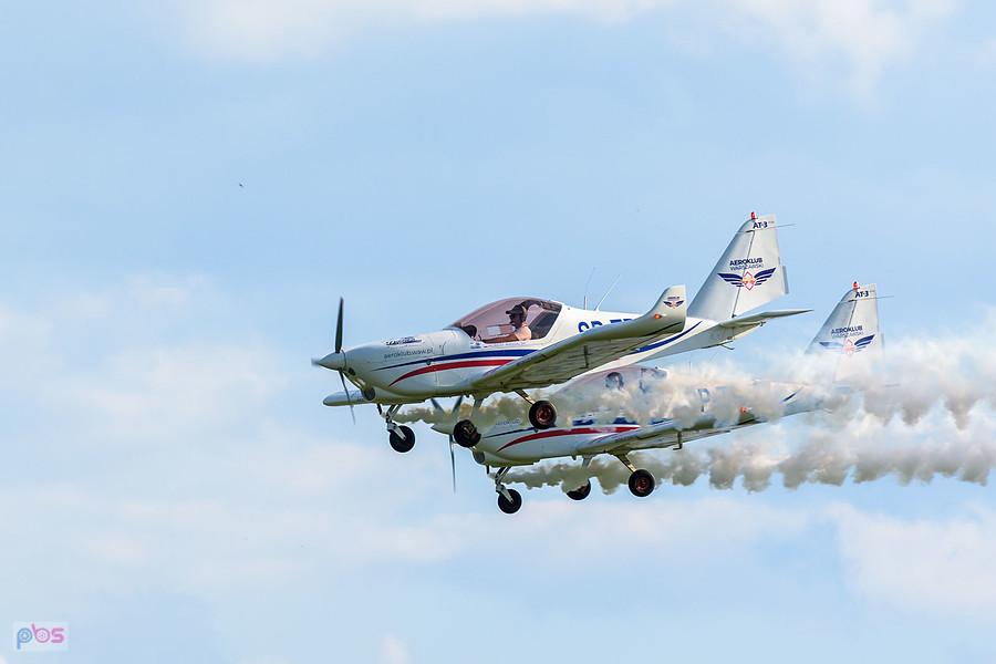 Samoloty Aero AT-3 R100 - #SP-TPE Hubert Massalski #SP-TPF - Radek Izdebski - grupa akrobacyjna Dwójka z AW - AirShow Rudniki 2025