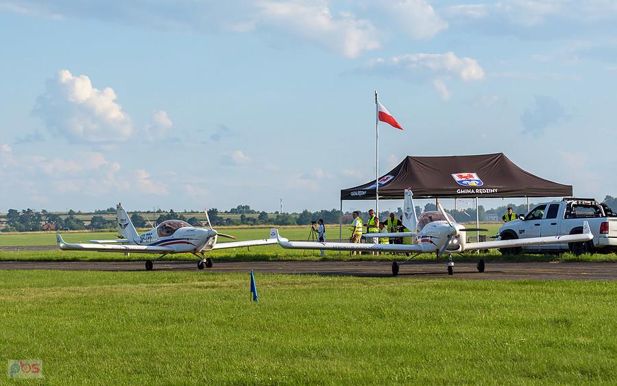 Samoloty Aero AT-3 R100 - #SP-TPE Hubert Massalski #SP-TPF - Radek Izdebski - grupa akrobacyjna Dwójka z AW - AirShow Rudniki 2025