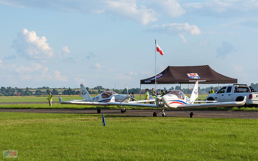 Samoloty Aero AT-3 R100 - #SP-TPE Hubert Massalski #SP-TPF - Radek Izdebski - grupa akrobacyjna Dwójka z AW - AirShow Rudniki 2025