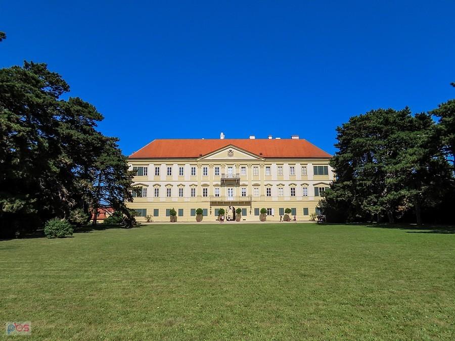 Elewacja parkowa zamku w Valticach