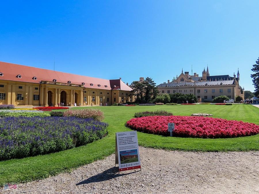 Lednice - zamek i stajnie